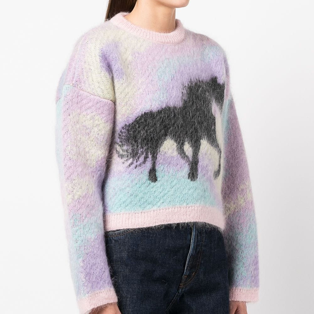 This is a real woman's jumper with a round neck (1)